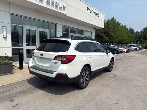Used 2018 Subaru Outback 3.6R Limited AWD/4WD image 3