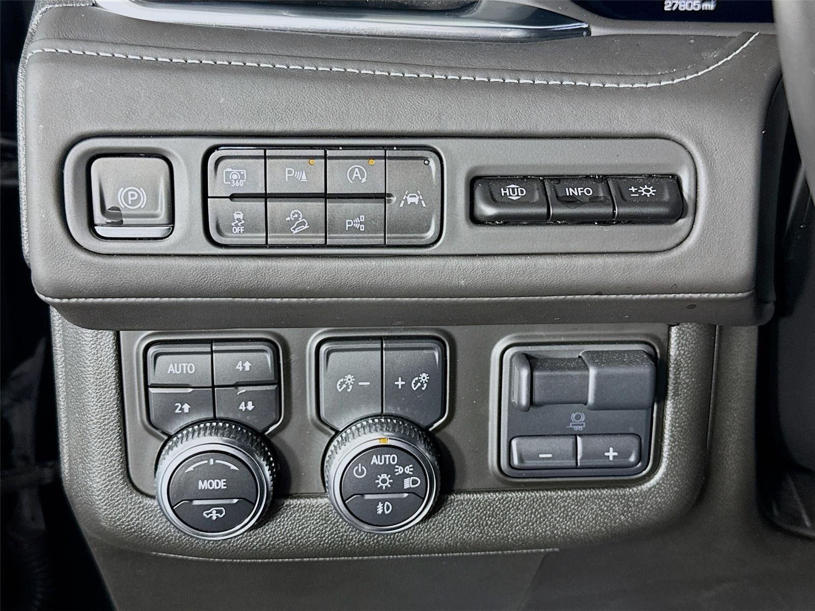 Used 2024 GMC Yukon Denali Ultimate AWD/4WD image 10