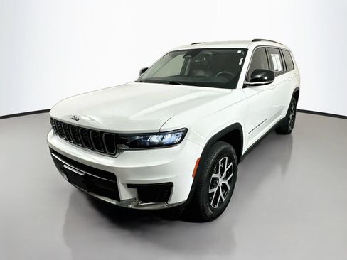 Used 2023 Jeep Grand Cherokee L Limited AWD/4WD image 3