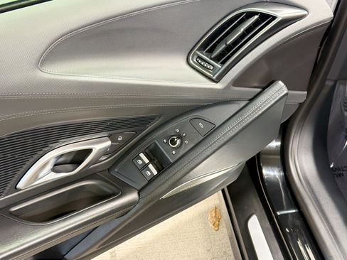 Used 2018 Audi R8 V10 w/ Premium Package RWD image 19