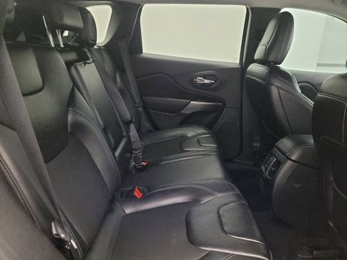 Used 2019 Jeep Cherokee Latitude Plus w/ Trailer Tow Group AWD/4WD image 19