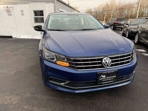 Used 2017 Volkswagen Passat 1.8T SE image 4