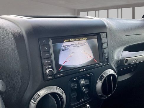 Used 2017 Jeep Wrangler Unlimited Sport AWD/4WD image 21