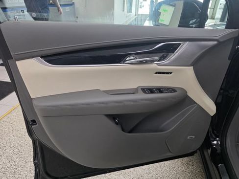 Used 2024 Cadillac XT6 Premium Luxury AWD/4WD image 12