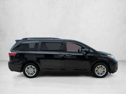 Used 2015 Toyota Sienna XLE FWD image 4