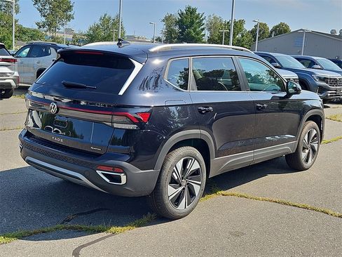 New 2025 Volkswagen Taos SE image 2