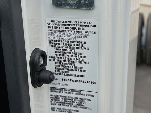 Used 2024 Isuzu NPR image 19