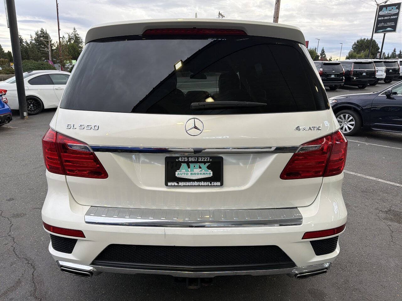 Used 2015 Mercedes-Benz GL 550 4MATIC w/ Driver Assistance Package image 7