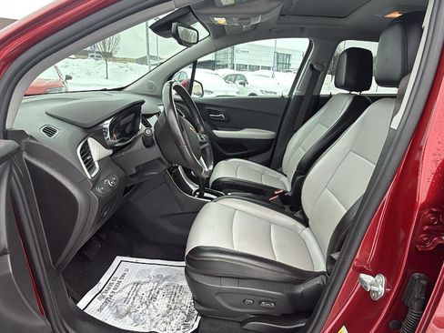 Used 2020 Chevrolet Trax Premier image 24