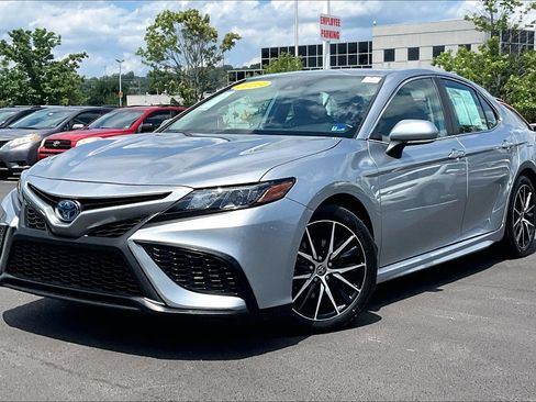 Used 2023 Toyota Camry SE w/ Cold Weather Package FWD image 1