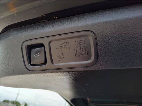 Used 2024 Ford Expedition XLT RWD image 9