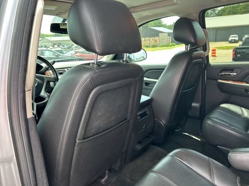 Used 2012 Chevrolet Suburban LT w/ Luxury Package AWD/4WD image 19