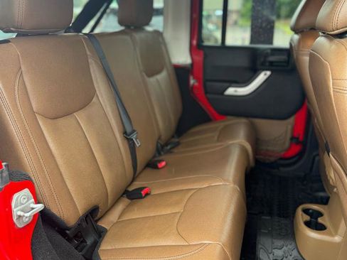 Used 2016 Jeep Wrangler Unlimited Sahara AWD/4WD image 13