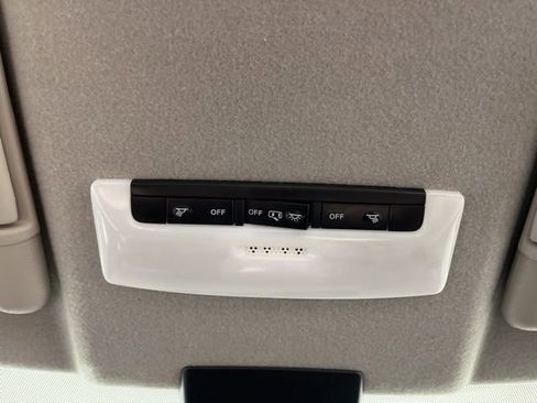 Used 2024 Nissan Kicks S image 33