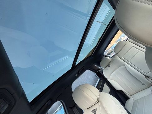 Used 2019 Bentley Bentayga AWD/4WD image 44