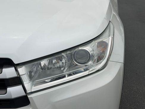 Used 2017 Toyota Highlander LE image 10