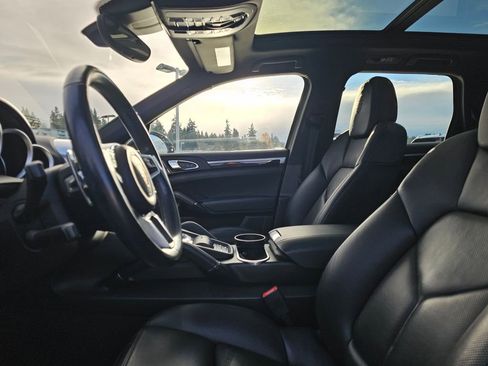 Used 2017 Porsche Cayenne S image 22