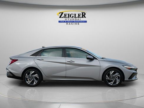 Certified 2025 Hyundai Elantra SEL image 8