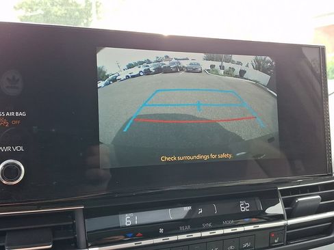 Used 2026 Toyota Sienna XLE FWD image 21