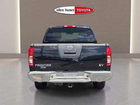 Used 2011 Nissan Frontier SV RWD image 8