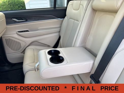 Used 2023 Jeep Grand Cherokee L Limited w/ Black Appearance Package AWD/4WD image 53