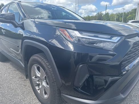 Used 2022 Toyota RAV4 XLE w/ Convenience Package FWD image 3