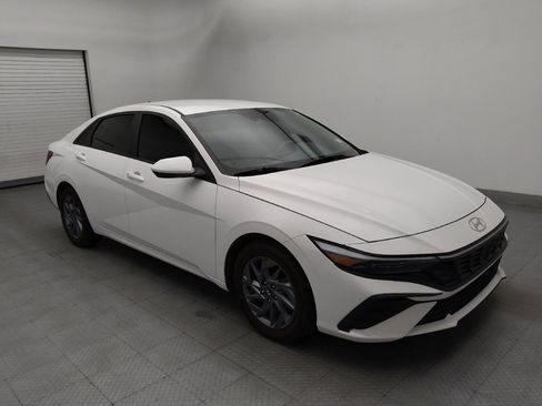 Used 2024 Hyundai Elantra SEL FWD image 11