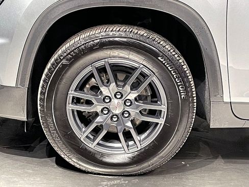 Used 2025 GMC Acadia Elevation image 40