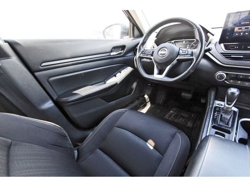 Used 2024 Nissan Altima 2.5 SV w/ SV Premium Package AWD/4WD image 9