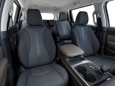 New 2026 Kia Carnival LX FWD image 15