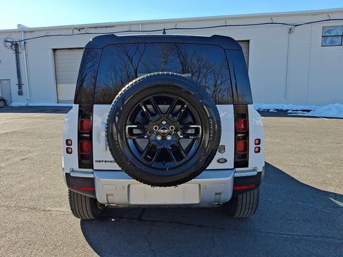 Used 2023 Land Rover Defender 110 S image 4