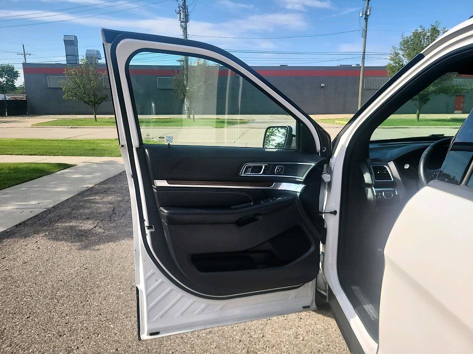 Used 2019 Ford Explorer Limited w/ Equipment Group 301A AWD/4WD image 21