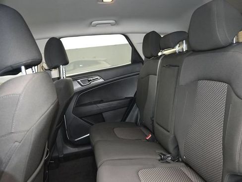Used 2025 Kia Sportage LX FWD image 11