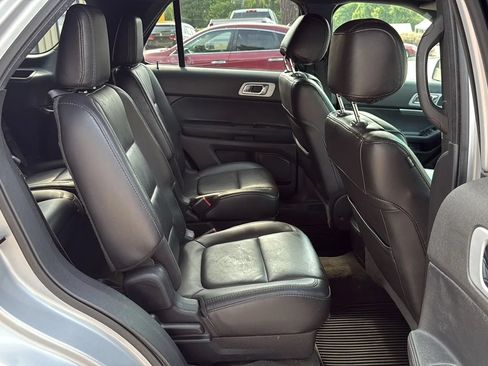 Used 2014 Ford Explorer XLT w/ Equipment Group 202A AWD/4WD image 20