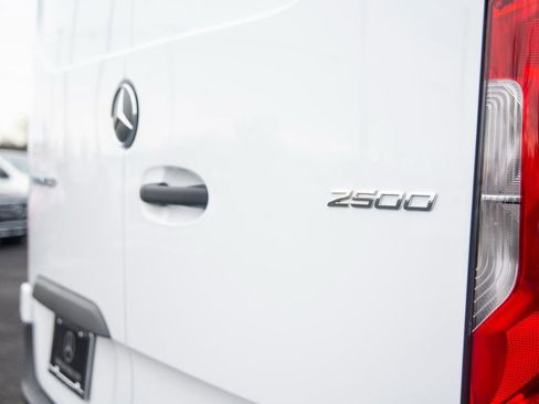 Used 2025 Mercedes-Benz Sprinter 2500 image 16