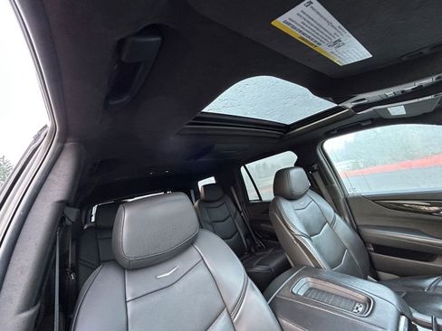 Used 2020 Cadillac Escalade Platinum image 27