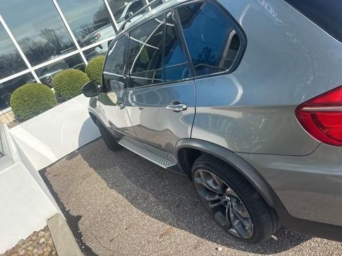 Used 2011 BMW X5 xDrive50i image 4
