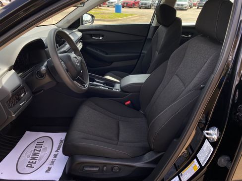 Used 2023 Honda Accord EX image 11