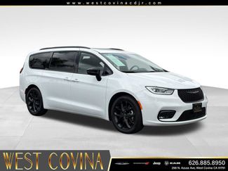 Used 2026 Chrysler Pacifica Limited w/ S Appearance Package FWD 360° Tour