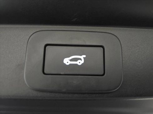 Used 2023 Land Rover Range Rover Long Wheelbase SE AWD/4WD image 13