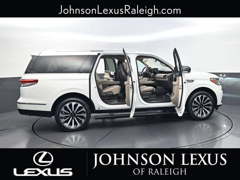 Used 2023 Lincoln Navigator L Reserve AWD/4WD image 35