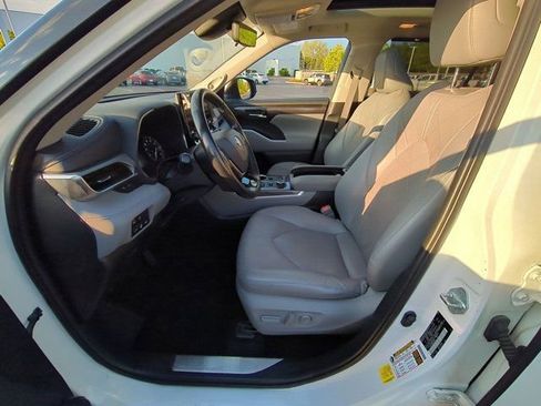 Certified 2021 Toyota Highlander Platinum AWD/4WD image 8