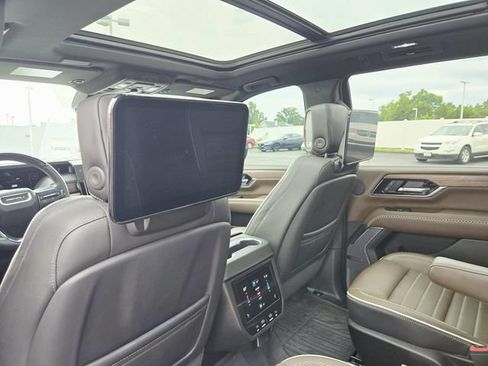 Used 2025 GMC Yukon Denali Ultimate AWD/4WD image 11