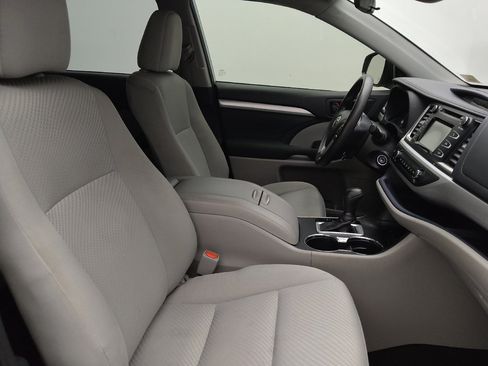 Used 2019 Toyota Highlander LE AWD/4WD image 21