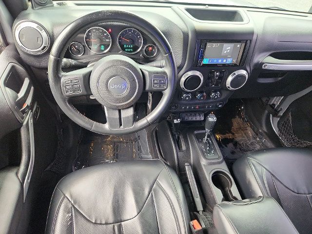 Used 2014 Jeep Wrangler Unlimited Sahara w/ Connectivity Group AWD/4WD image 12