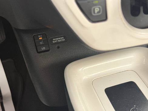 Used 2016 Toyota Prius Four w/ Advanced Technology Package FWD image 23