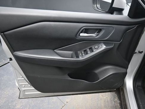 Used 2024 Nissan Rogue SV image 16