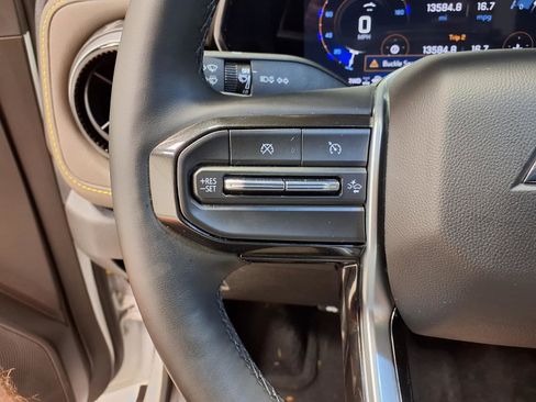 Used 2025 Chevrolet Colorado ZR2 w/ Technology Package AWD/4WD image 19