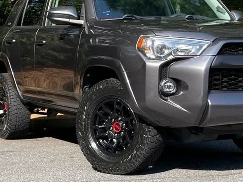 Used 2022 Toyota 4Runner SR5 AWD/4WD image 10