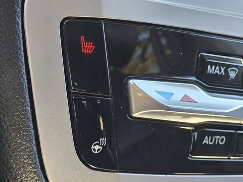 Used 2022 Ford Explorer XLT w/ Equipment Group 202A image 9